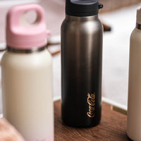 Coca-Cola-Termo Estilo Deportivo Oficial Original de Acero Inoxidable 316 Grado alimenticio Fría/caliente hermética Portátil Apertura y cierre con un solo dedo Doble función de tapa Pajita antideslizante 600ml Blanco/Negro/Rosa>200