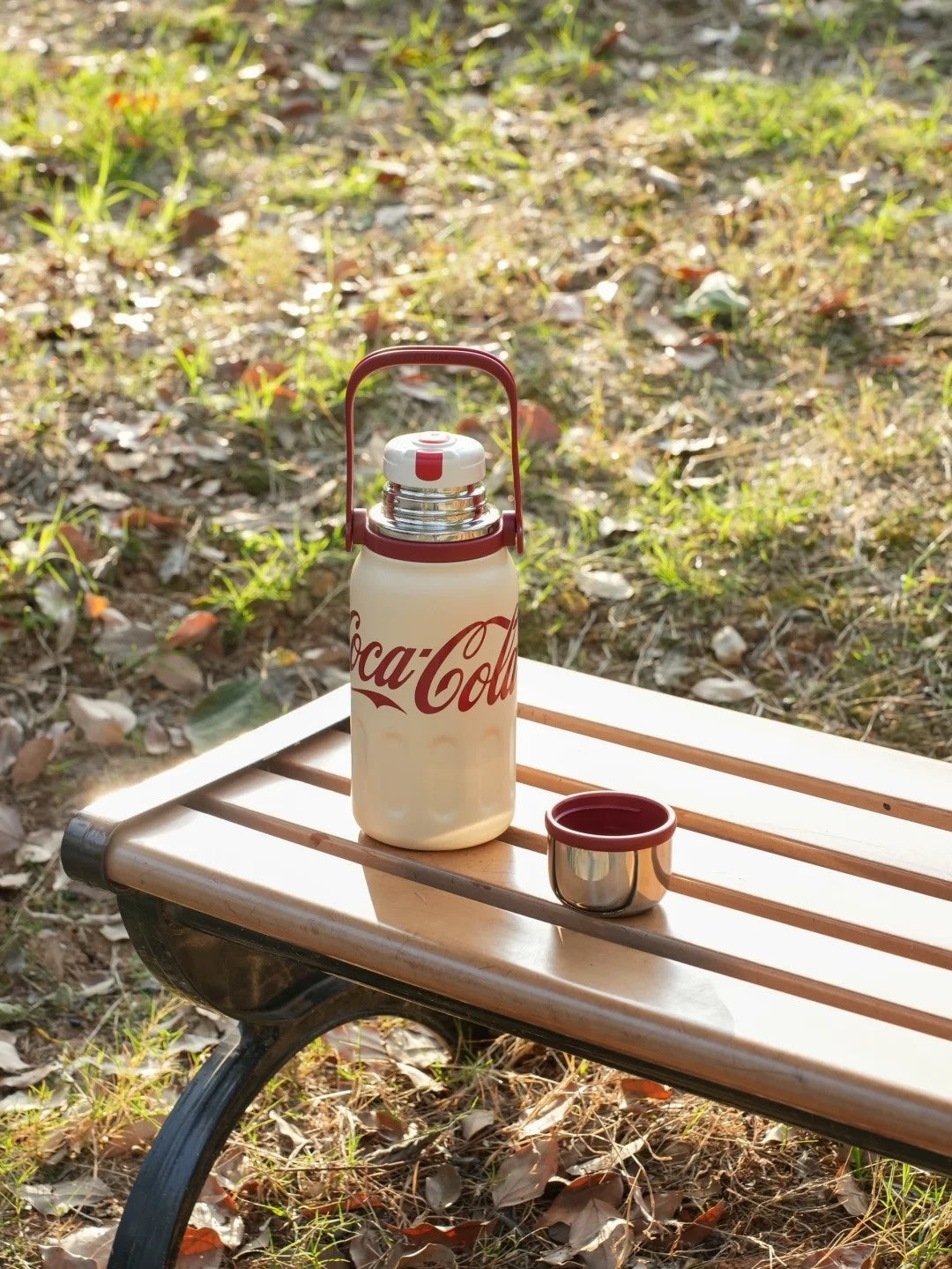 Coca-Cola-Termo Clásico Oficial Original de Acero Inoxidable 316 Grado alimenticio Fría/caliente hermética Tapa dual Filtro incorporado Portátil/Asa/correa/Boca Ancha antideslizante 800ml Blanco/Rojo