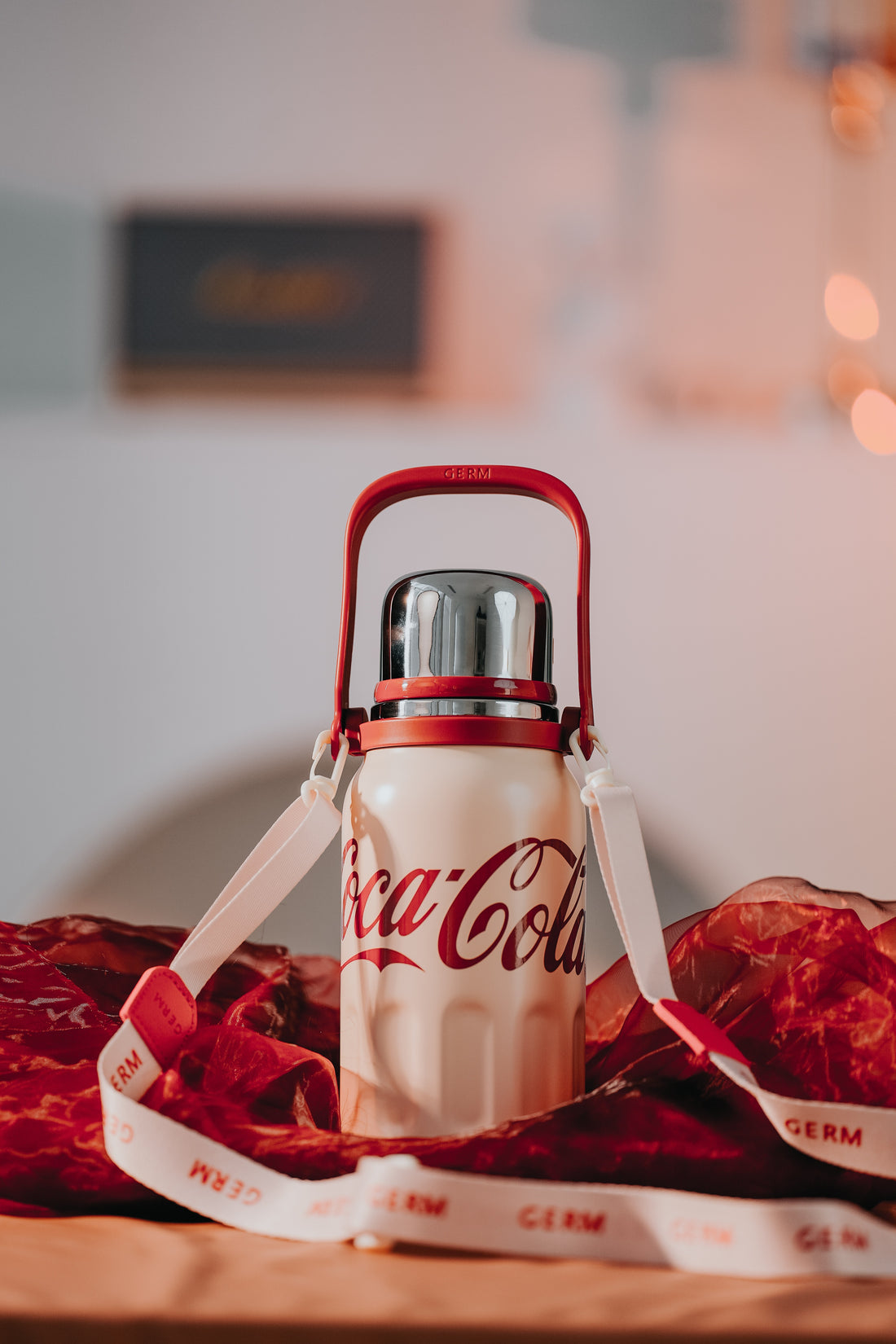 Coca-Cola-Termo Clásico Oficial Original de Acero Inoxidable 316 Grado alimenticio Fría/caliente hermética Tapa dual Filtro incorporado Portátil/Asa/correa/Boca Ancha antideslizante 800ml Blanco/Rojo