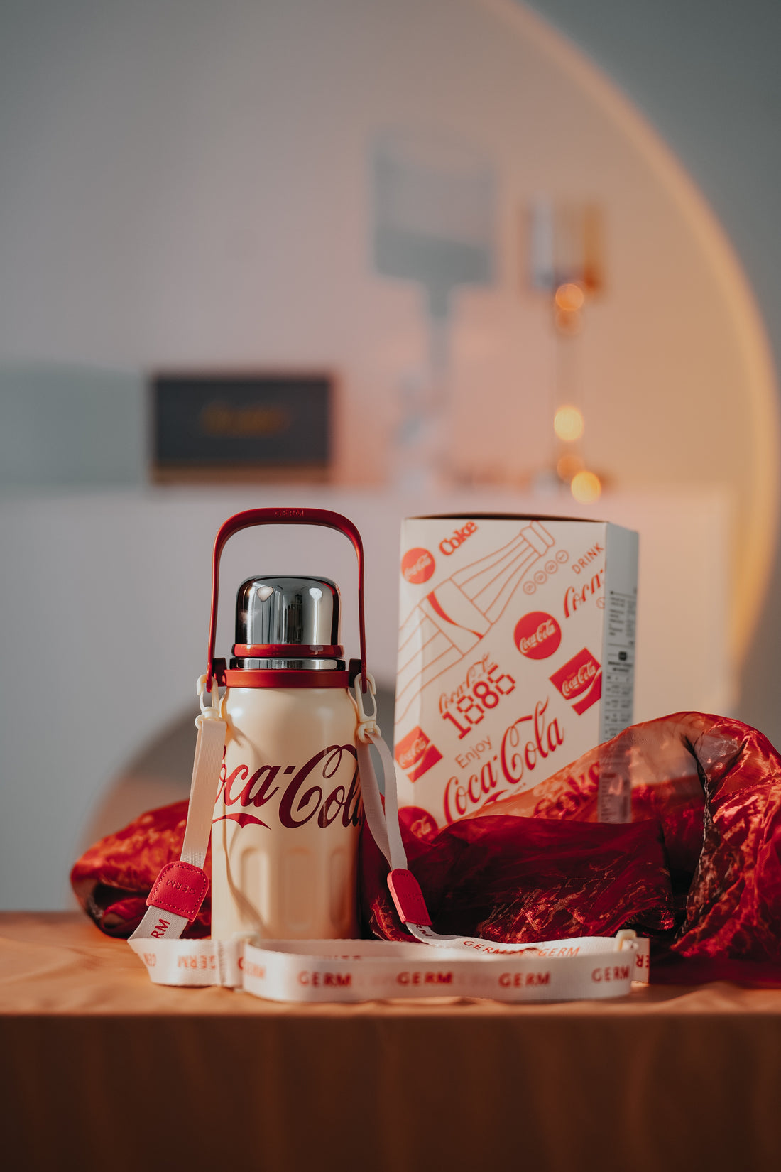 Coca-Cola-Termo Clásico Oficial Original de Acero Inoxidable 316 Grado alimenticio Fría/caliente hermética Tapa dual Filtro incorporado Portátil/Asa/correa/Boca Ancha antideslizante 800ml Blanco/Rojo