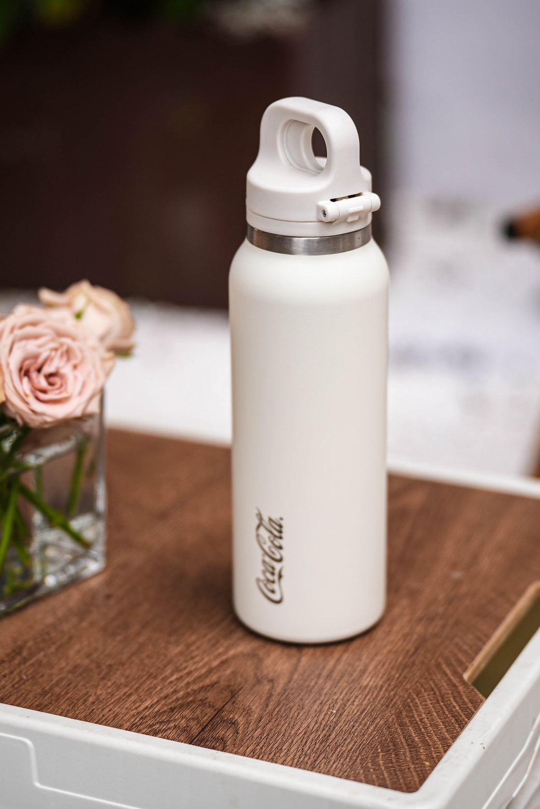 Coca-Cola-Termo Estilo Deportivo Oficial Original de Acero Inoxidable 316 Grado alimenticio Fría/caliente hermética Portátil Apertura y cierre con un solo dedo Doble función de tapa Pajita antideslizante 600ml Blanco/Negro/Rosa＞200