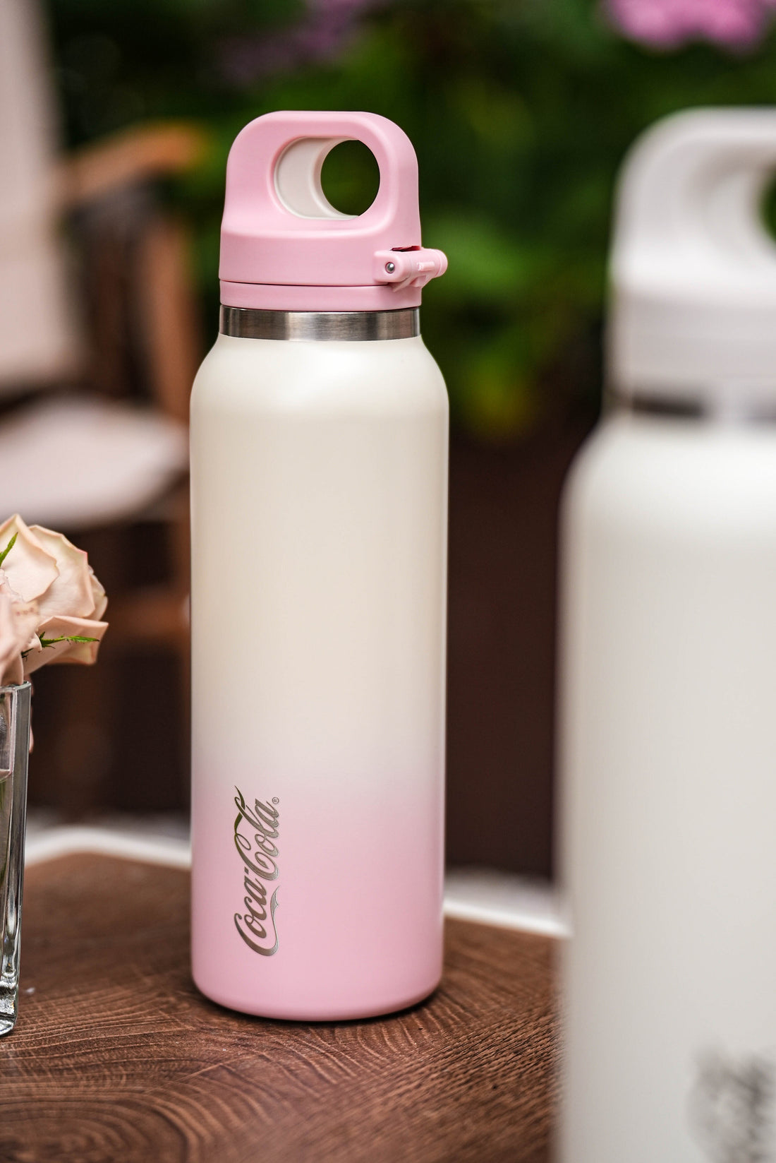 Coca-Cola-Termo Estilo Deportivo Oficial Original de Acero Inoxidable 316 Grado alimenticio Fría/caliente hermética Portátil Apertura y cierre con un solo dedo Doble función de tapa Pajita antideslizante 600ml Blanco/Negro/Rosa＞200